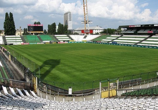 Gyepcsere a ferencvárosi Albert Flórián Stadion centerpályáján | kép forrása: wikipedia.org / Ecséri János