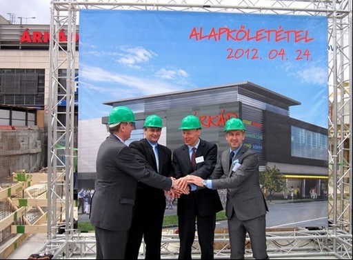 Letették Kőbányán az Árkád 2 Bevásárlóközpont alapkövét