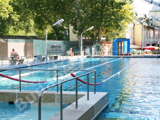 Csillaghegyi Strandfürdő - mélyvízű úszómedence