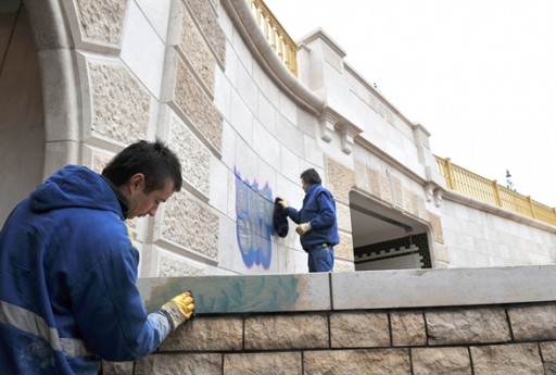Folytatódik a küzdelem a budapesti graffitik ellen | kép forrása: MTI/Soós Lajos