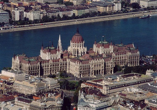 Döntött az Országgyűlés - Mégsem osztják hét körzetre Budapestet | kép forrása: wikipedia.org