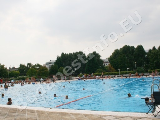 Paskál Strandfürdő - nagymedence a napozó felől