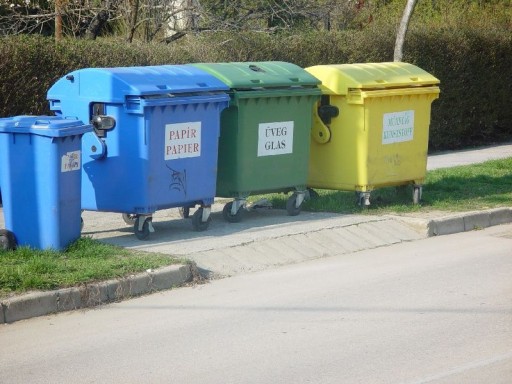 Biztosítja a házhoz menő szelektív hulladékgyűjtést Józsefváros | kép forrása: wikipedia.org
