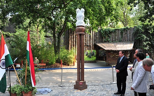Felavatták Asóka szobrát a Fővárosi Állat- és Növénykertben | kép forrása: budapest.hu / Majtényi Mihály
