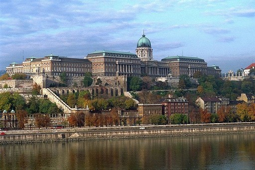 Olimpiai bajnokok kaptak emléktáblát a Czakó utcai Szabadidőközpontban | kép forrása: wikipedia.org / Túrelio