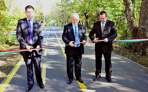 Az Új Széchenyi Terv keretében adtak át kerékpárutat Csepelen | kép forrása: www.budapest.hu / Majtényi Mihály