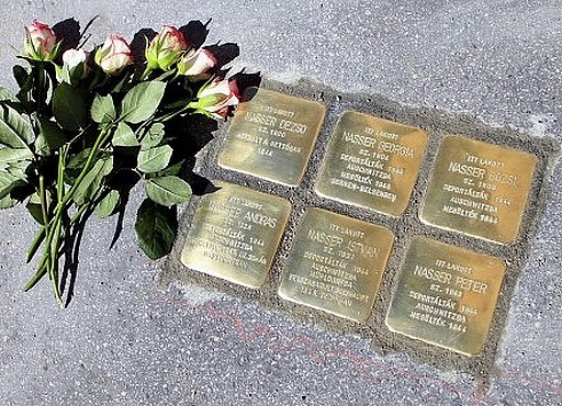 Emlékkövek Újpesten a holokauszt áldozatává vált Nasser családnak