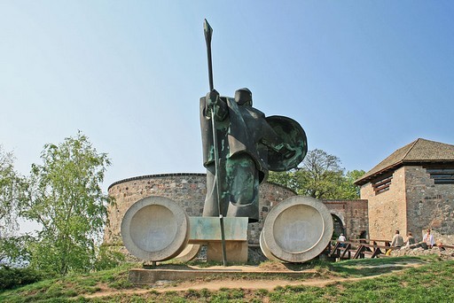 Emléktáblát kapott Vígh Tamás szobrászművész a Hegyvidéken | kép forrása: wikipedia.org
