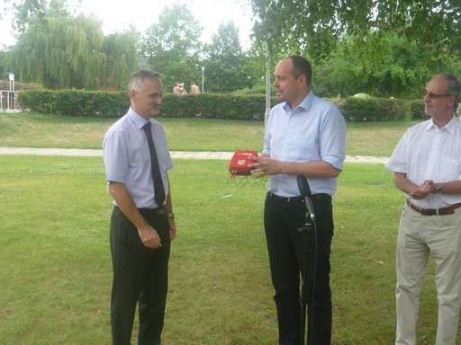 Defibrillátort kapott a rákosmenti Újlak utcai uszoda