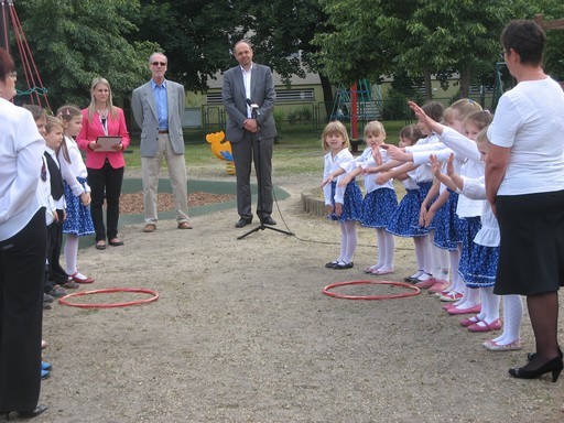 Pályázati pénzből újult meg Rákosmentén a Kaszáló utcai játszótér