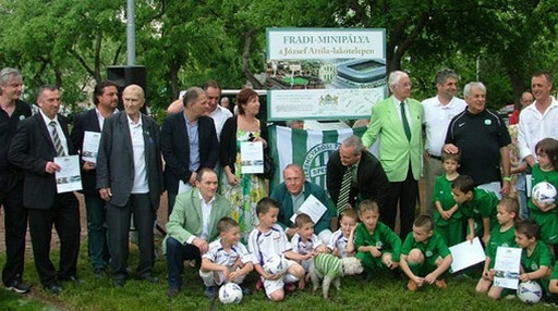 Mini futballpályát avattak a Fradi születésnapja alkalmából