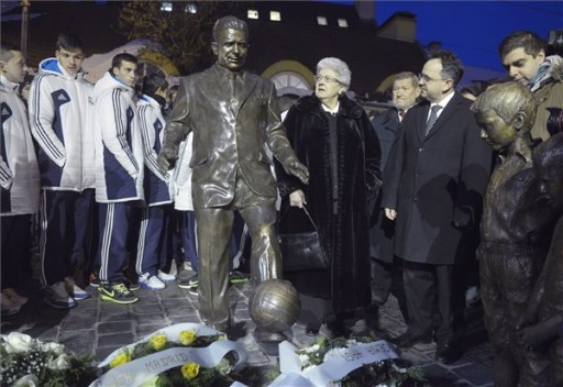 Két köztéri Puskás Ferenc-szobrot avattak fel a fővárosban | kép forrása: MTI / Beliczay László