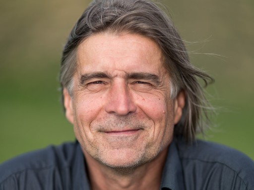 Gyere még közelebb! - Révész Sándor | kép forrása: wikipedia.org / Baksics Levente