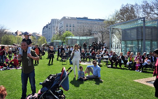 Elkészült a megújult Erzsébet téri kulturális központ és park | kép forrása: www.budapest.hu / Majtényi Mihály