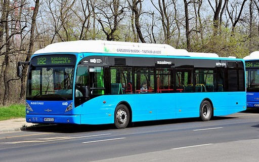 Mától járnak Budapesten a Franciaországból érkező földgázüzemű buszok | kép forrása: www.budapest.hu / Majtényi Mihály