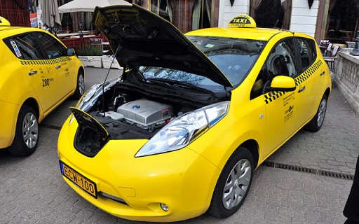 Csütörtökön ingyen szállítanak a fővárosban az új elektromos taxik | kép forrása: www.budapest.hu / Majtényi Mihály