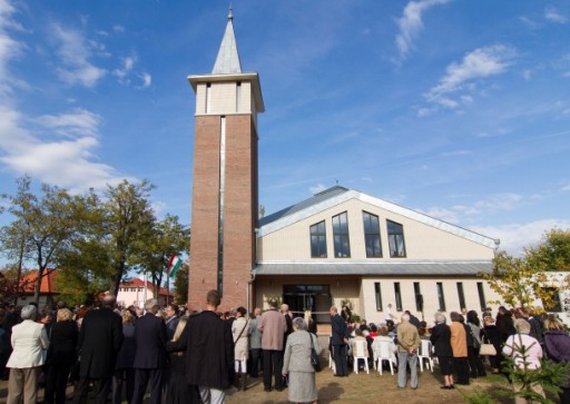 Felszentelték az új szemeretelepi református templomot | kép forrása: www.bp18.hu