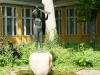 Király Gyógyfürdő - női szobor kis kerti tóval
